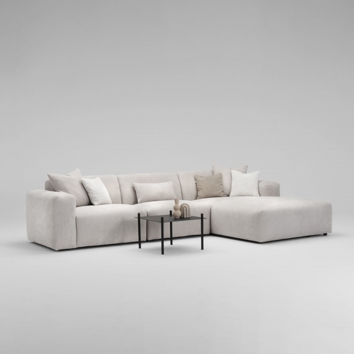 Coltar fix MODULAR VENTY, bej, cu perne decorative, pe fundal gri.